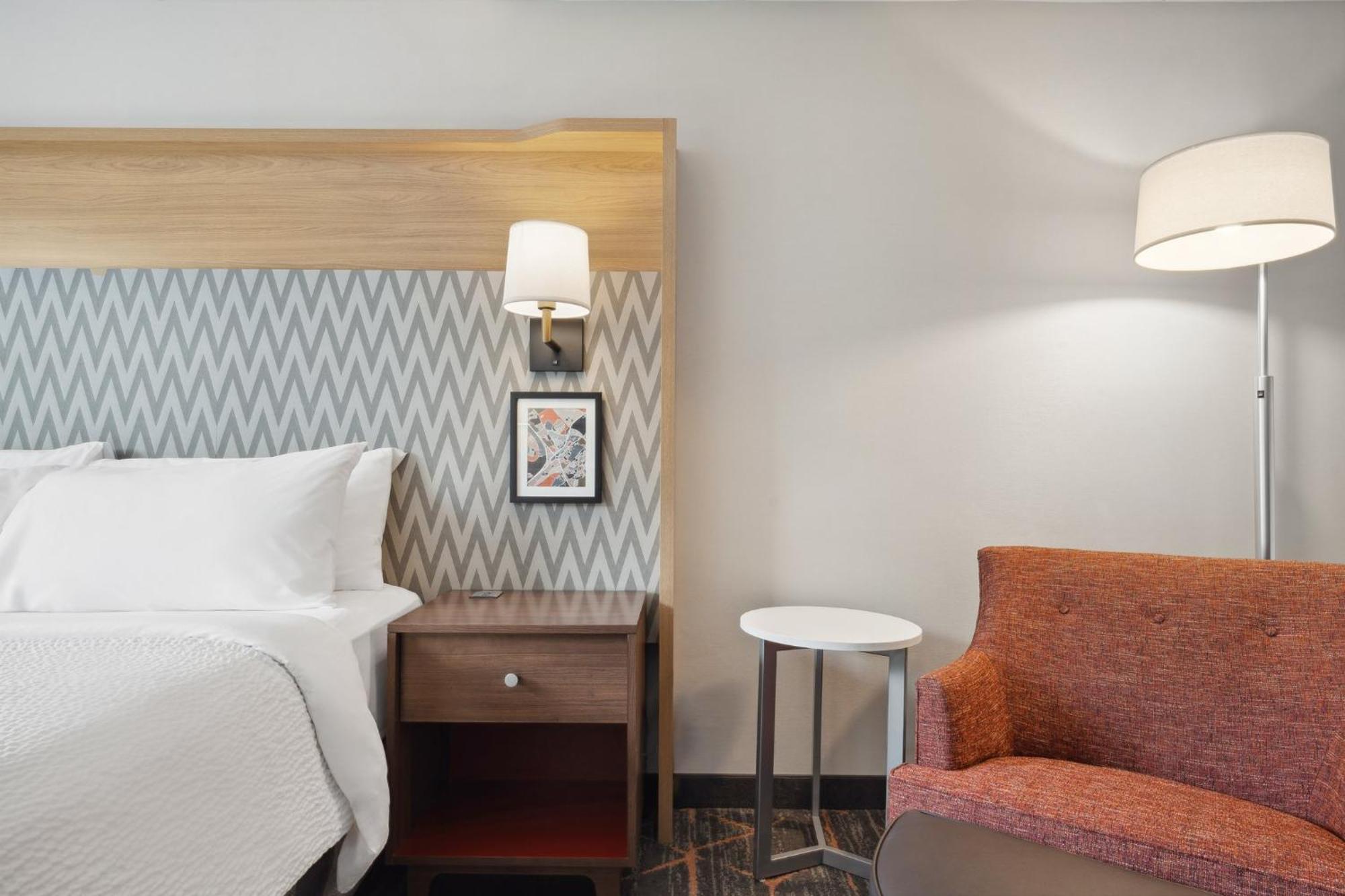Holiday Inn Portsmouth By Ihg Exterior photo